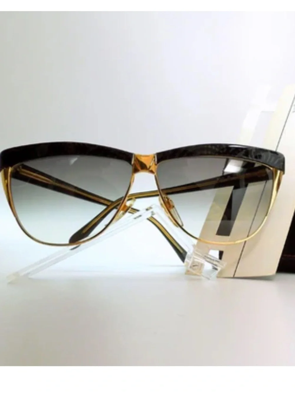 Vintage 1970s Valentino Two-Tone Cat-Eye Sunglasses in Black and Gold RARE - Picture 10 of 12
